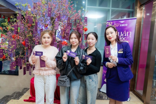 Nhận ngay lì xì đầu năm Bính Ngọ với chương trình “Lì xì khai xuân - cứ bốc là trúng” tại Dr Hoàng Tuấn